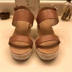 Dolce Vida‎ tan wedges